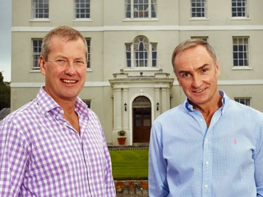 Hoang gia Anh sap co dam cuoi dong tinh dau tien hinh anh