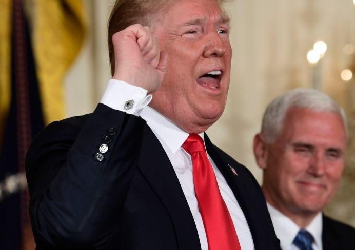 Trump yeu cau Lau Nam Goc thanh lap Luc luong Vu tru hinh anh