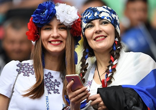 Cong ty Nga rut quang cao 'co bau voi cau thu de trung tien trieu' hinh anh