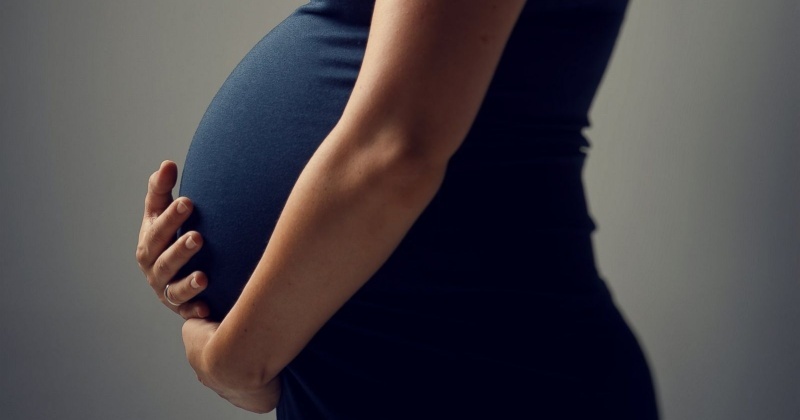 mang bau voi cau thu anh 1