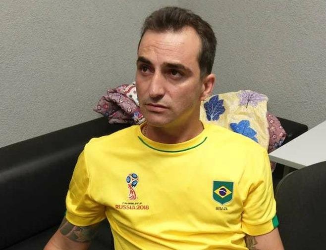 'Tuong cuop' Brazil bi bat khi ra san xem World Cup hinh anh