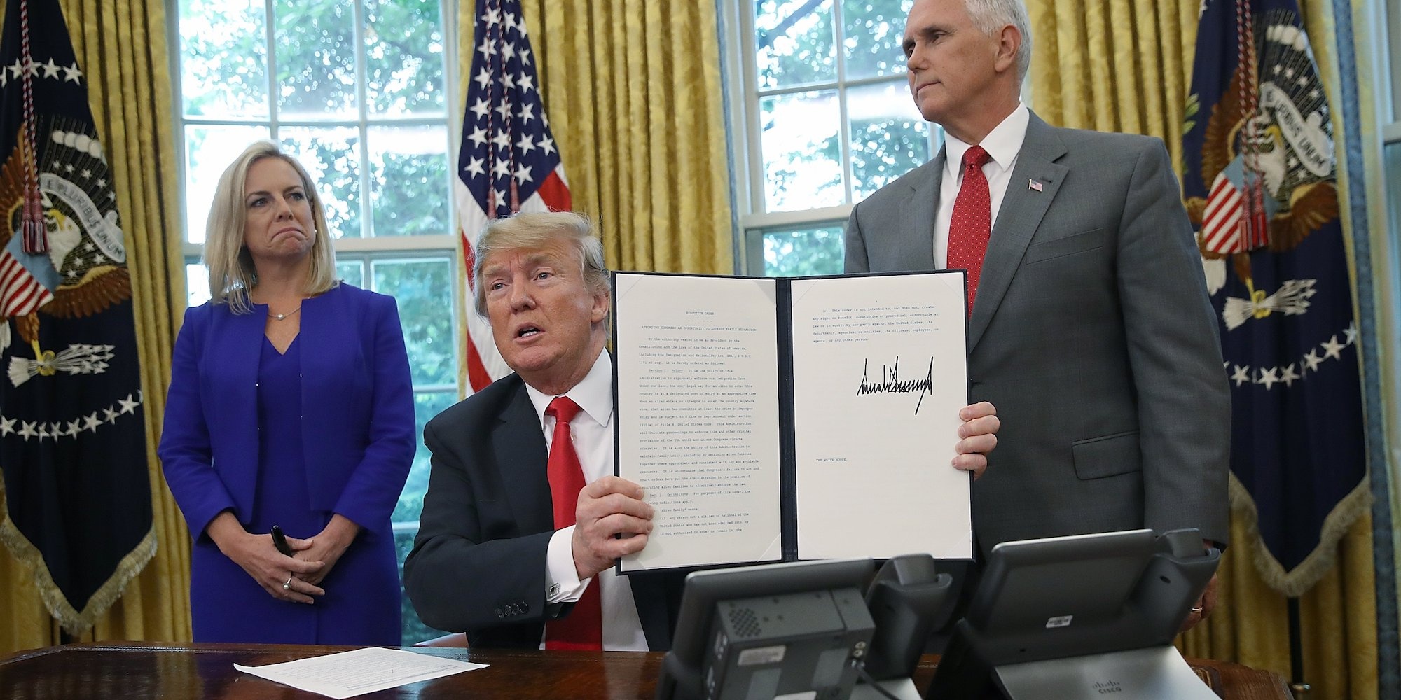 Trump chỉ trích nữ nghị sĩ ảnh 2 Trump chi trich nu nghi si anh 2