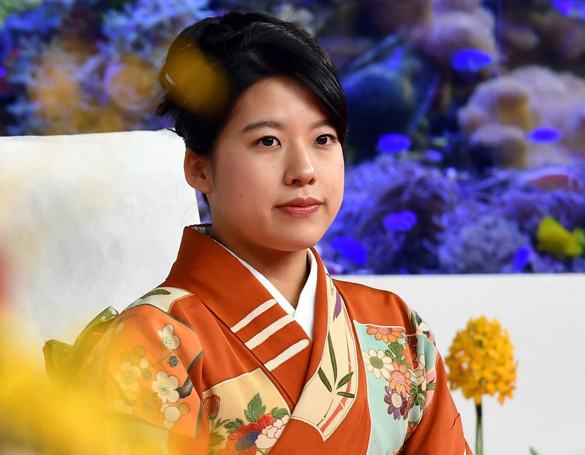 Cong chua Nhat Ban sap cuoi thuong dan, tu bo than phan hoang gia hinh anh