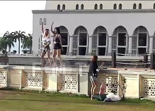 Malaysia truc xuat du khach Trung Quoc nhay mua o dien tho Hoi giao hinh anh