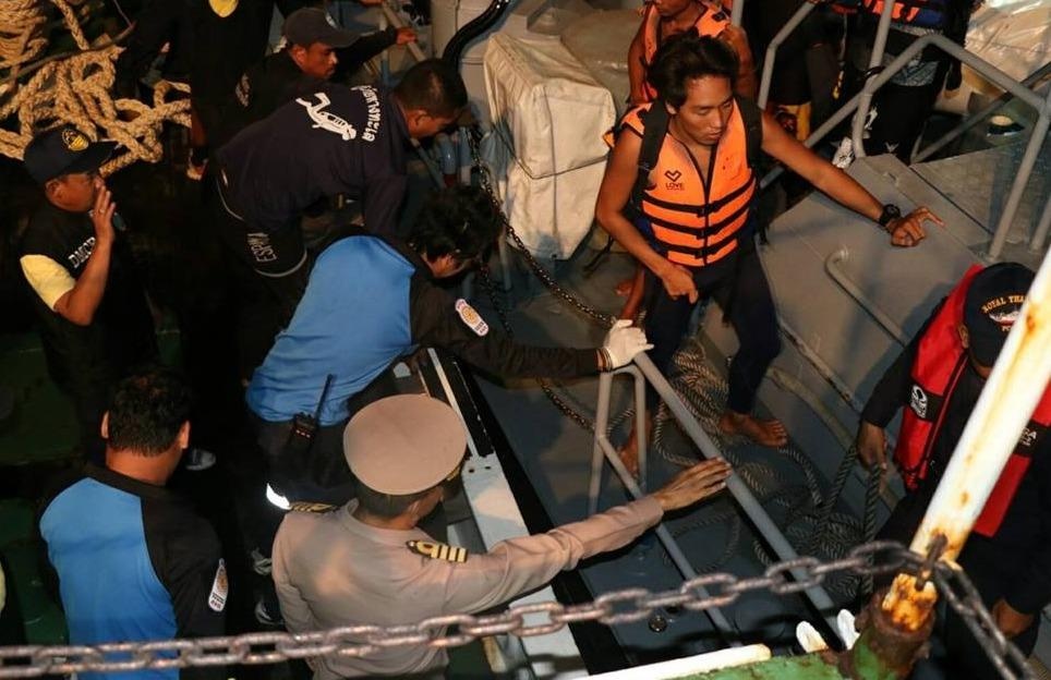 Ngay bao to o Phuket: 3 vu chim tau, 138 hanh khach gap nan hinh anh