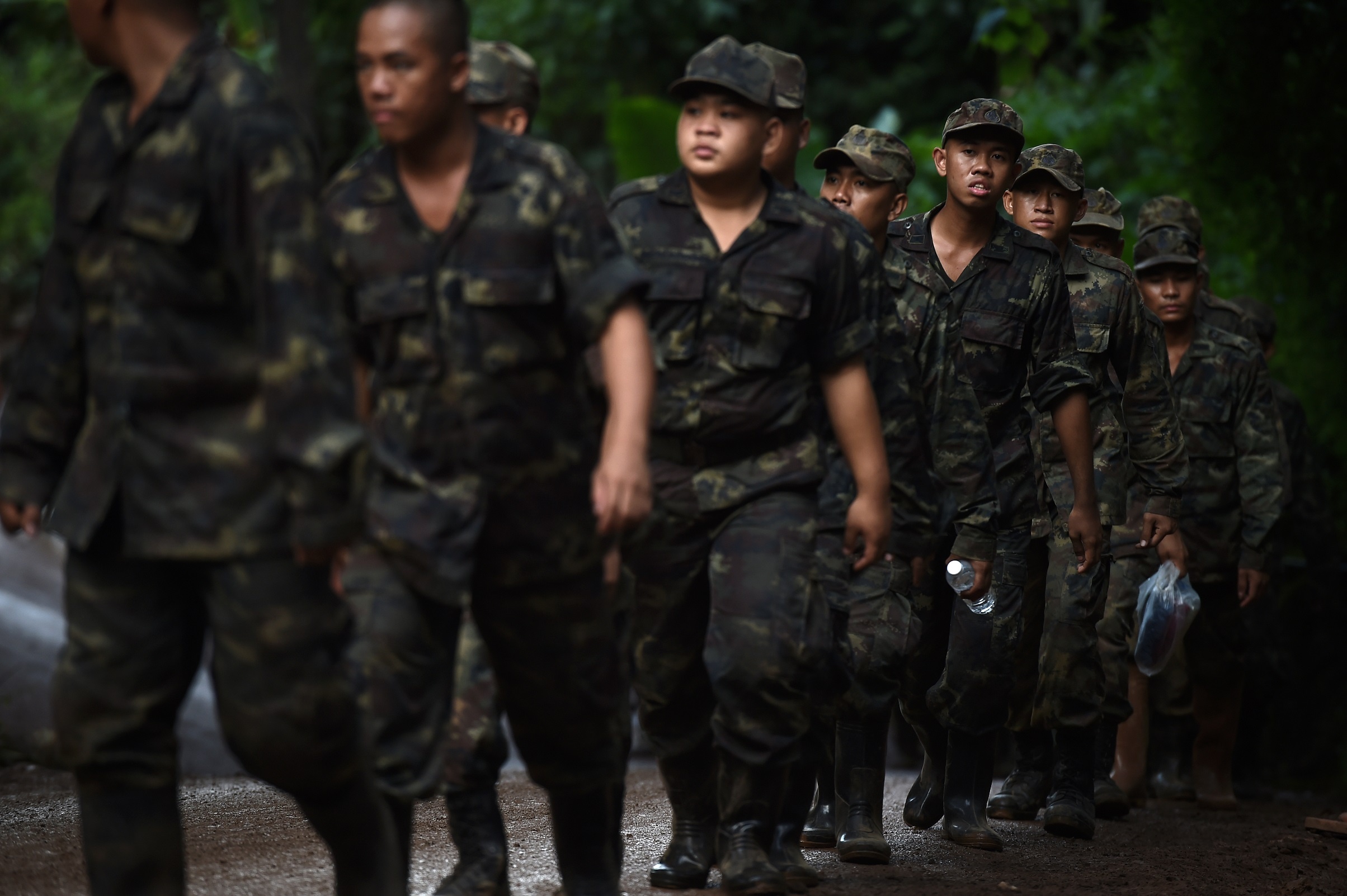 giai cuu doi bong Thai anh 9