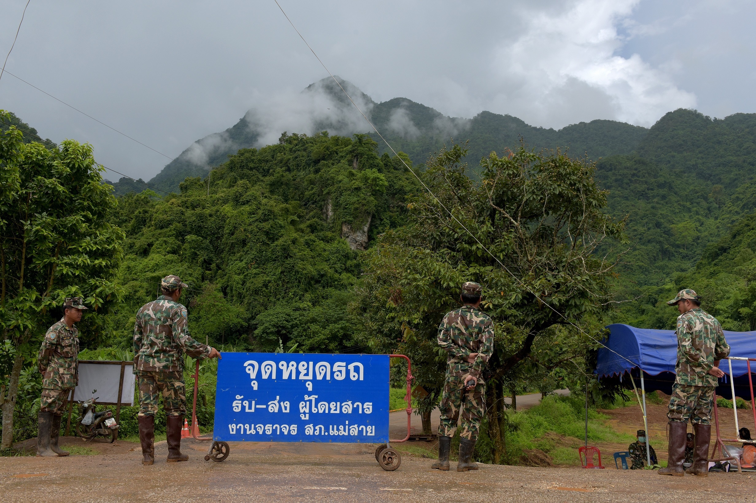 giải cứu đội bóng Thái ảnh 7 giai cuu doi bong Thai anh 7