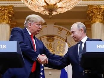 Trump bi chi trich 'yeu kem' truoc Putin trong cuoc gap thuong dinh hinh anh