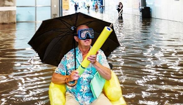 Nha ga Thuy Dien ngap lut, tro thanh ho boi cong cong hinh anh