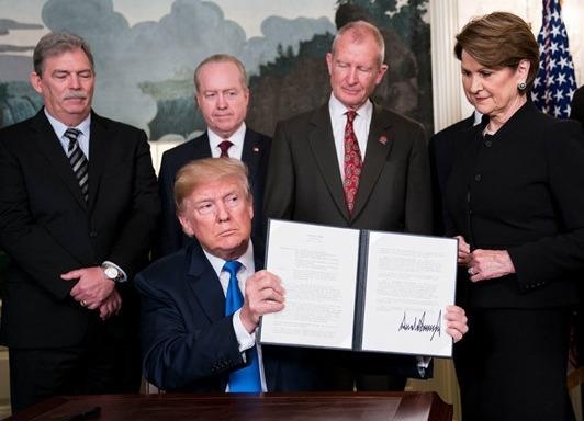 TT Trump sap cong bo ke hoach danh thue 200 ty USD hang Trung Quoc hinh anh