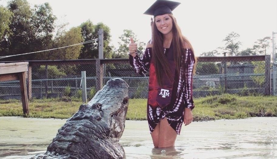 nu sinh vien chup anh cung ca sau anh 1