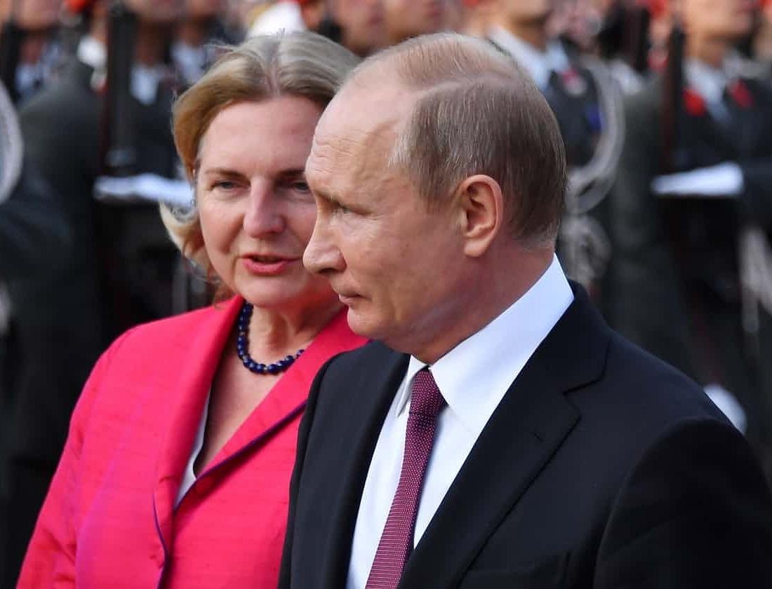 Ngoai truong Ao gap bao chi trich vi moi TT Putin du le cuoi hinh anh