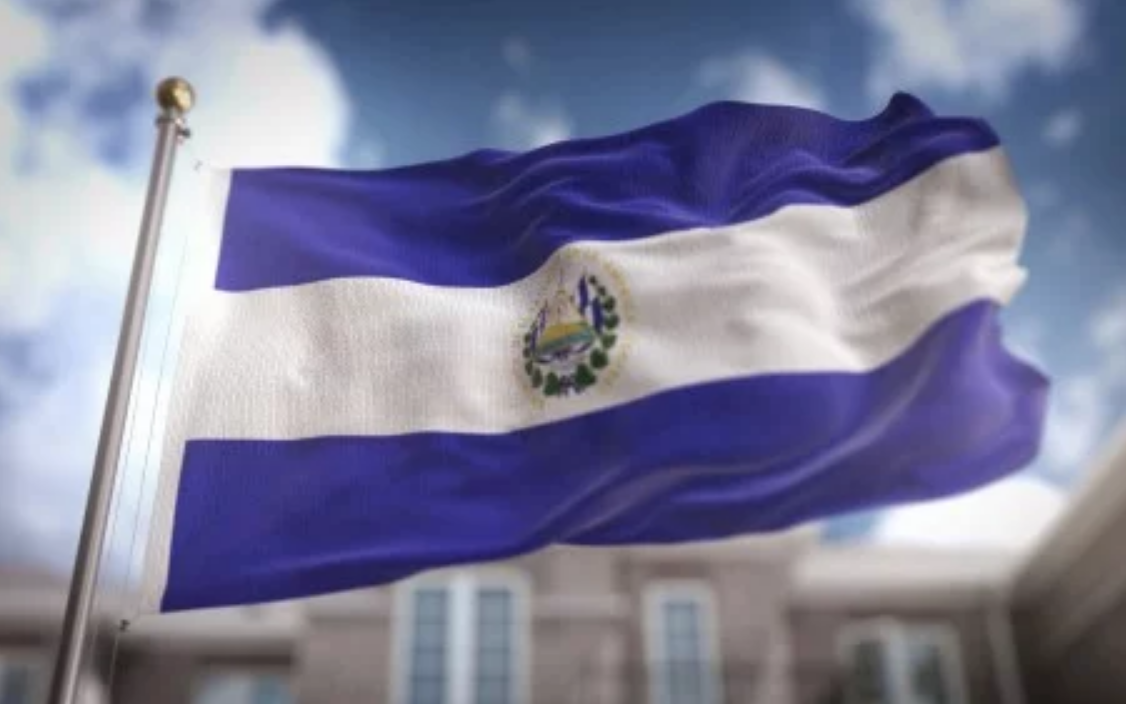 My lo can cu quan su Trung Quoc moc len o 'san sau' hinh anh