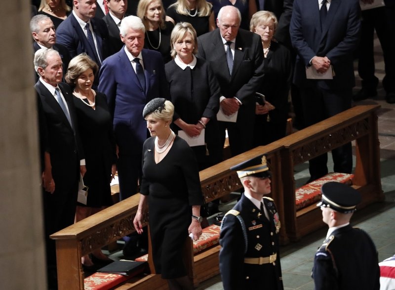 tang le John McCain anh 3