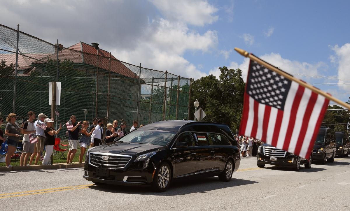 tang le John McCain anh 3