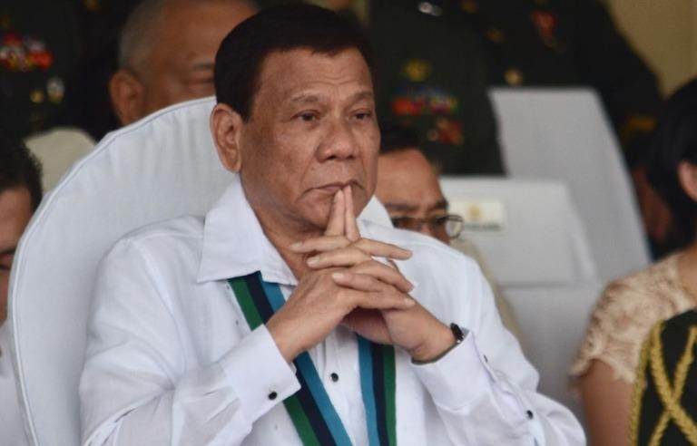 Tong thong Duterte het bat can, tim huong can bang Trung - My hinh anh