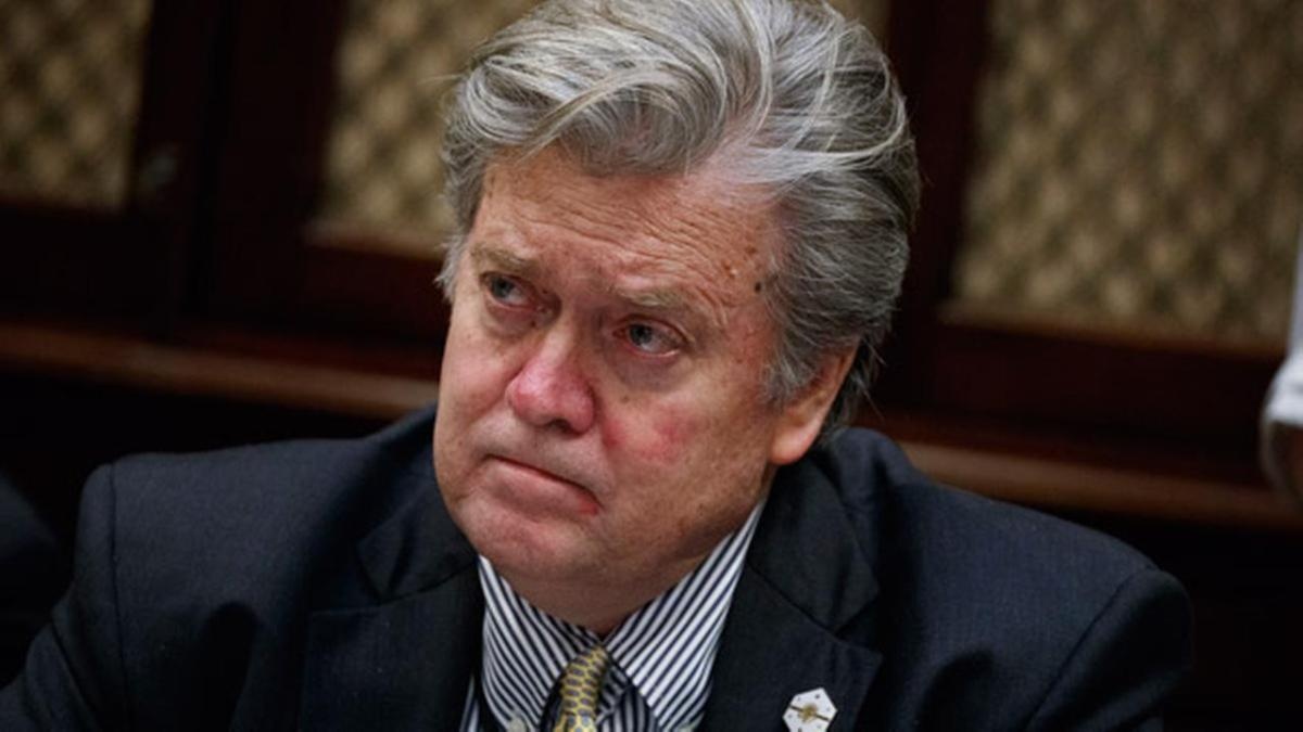 Bannon: Tong thong Trump dang duong dau voi 'dao chinh' hinh anh