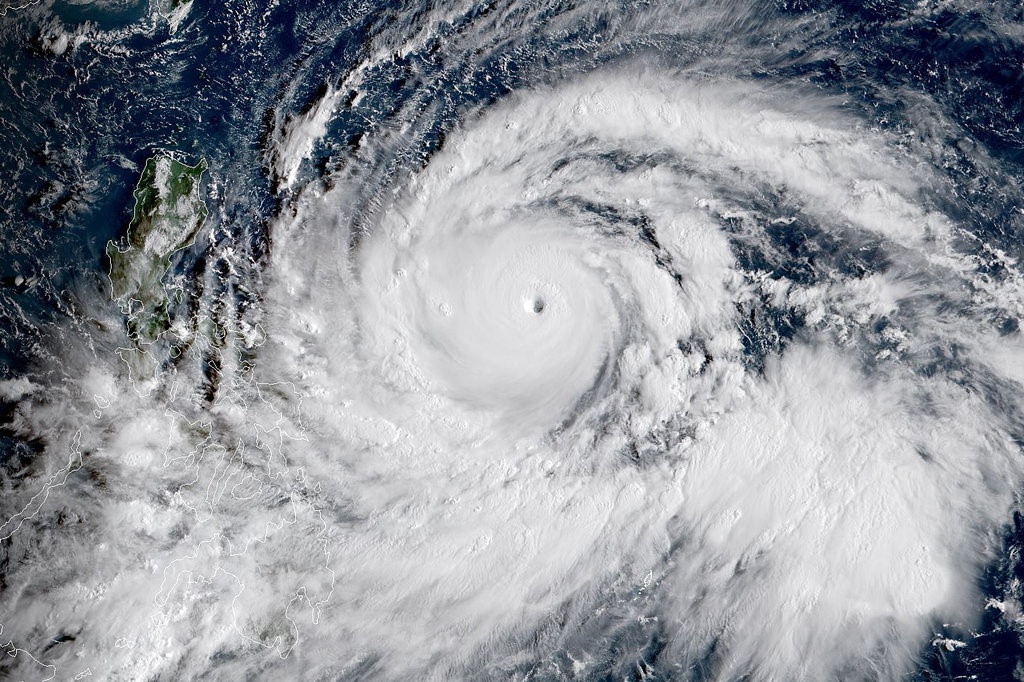 sieu bao mangkhut anh 2