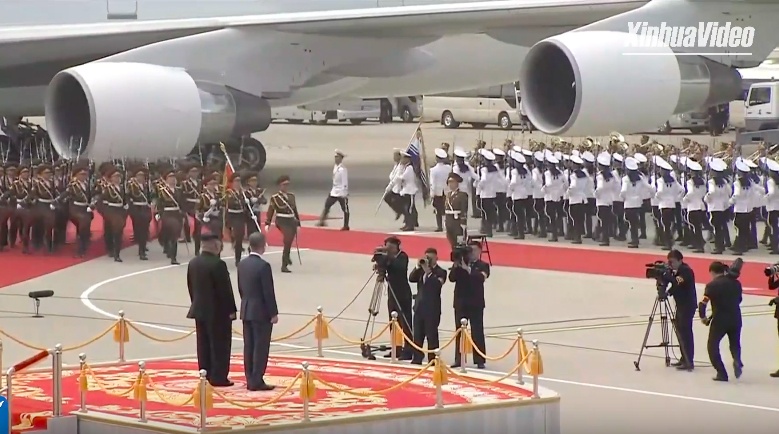 Kim Jong Un ra sân bay đón Tổng thống Moon ảnh 2 Kim Jong Un ra san bay don Tong thong Moon anh 2