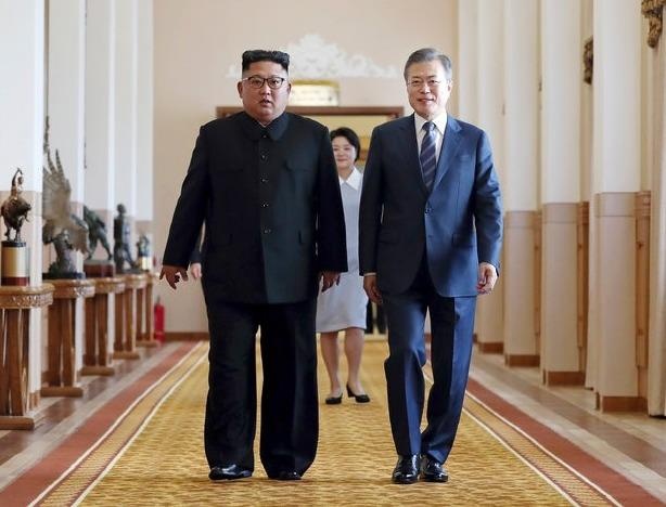 Kim Jong Un va nhung khoanh khac ngoai giao o thuong dinh lien Trieu hinh anh