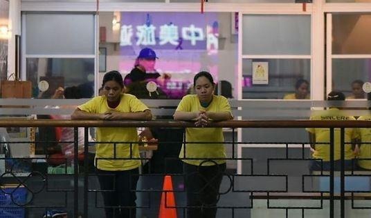 Quang cao 'ban' nguoi giup viec gay phan no tai Singapore hinh anh