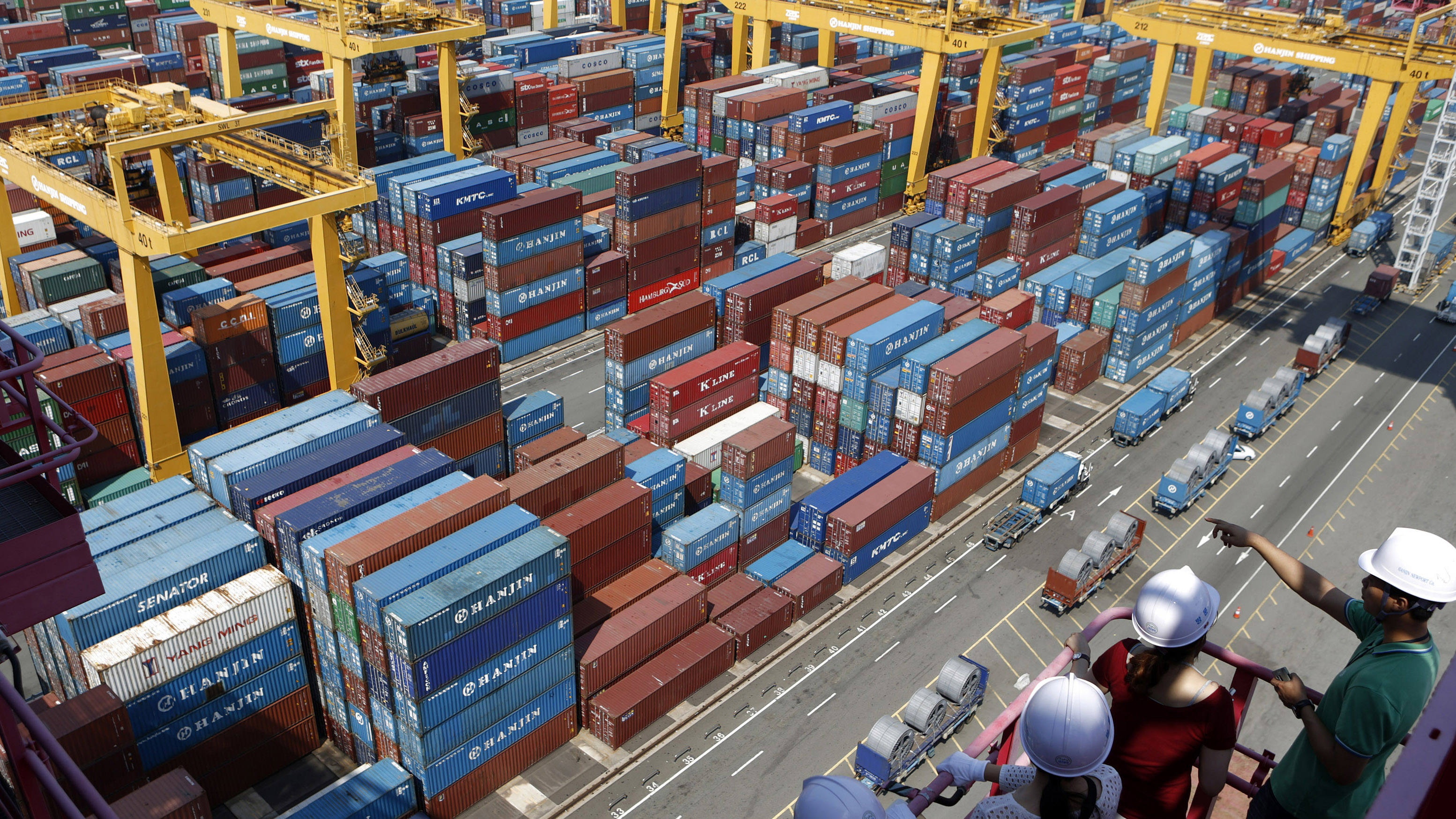 Chien tranh thuong mai nong dan voi luot thue moi di vao hieu luc hinh anh