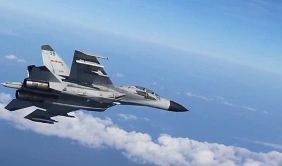 Hang chuc may bay Trung Quoc tap tran ban dan that tren Bien Dong hinh anh