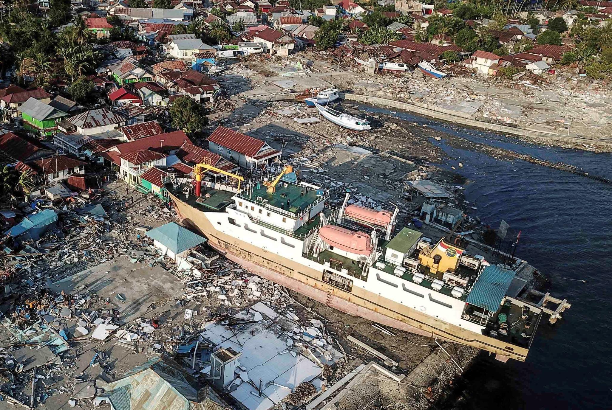 Gioi khoa hoc bang hoang truoc suc tan pha cua song than Indonesia hinh anh