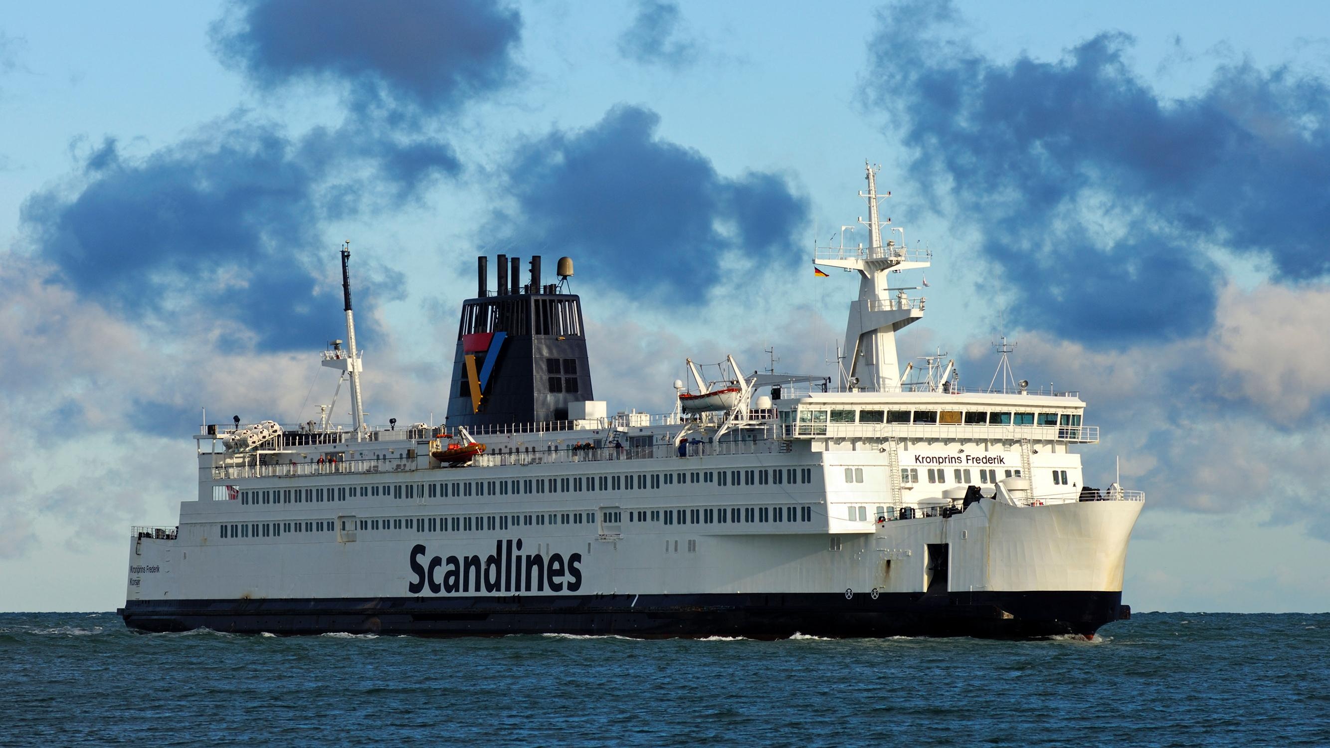 Chay pha cho hang tram nguoi tren bien Baltic hinh anh