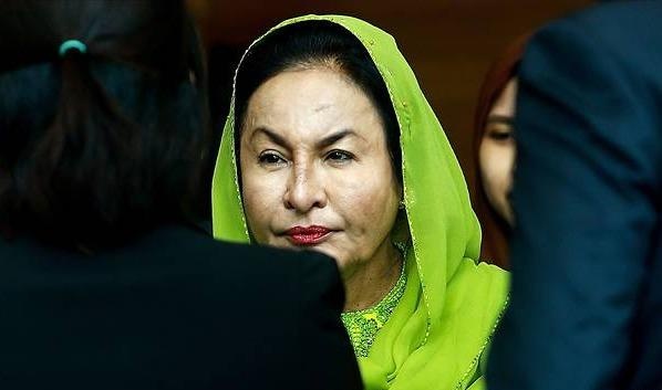 Vo cuu thu tuong Malaysia bi bat vi cao buoc rua tien hinh anh