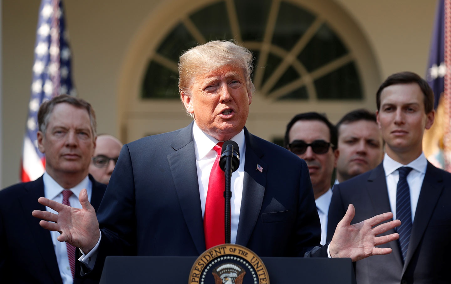 TT Trump truoc rui ro chiu an phat thue hang chuc trieu USD hinh anh