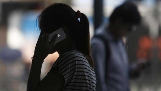 Bo Ngoai giao Bi bi lua gan 1,4 trieu USD qua dien thoai hinh anh