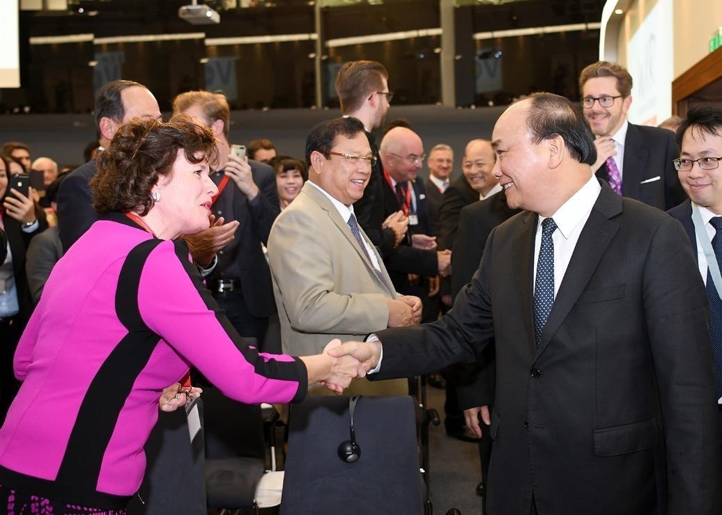 Quan he kinh te Ao - Viet Nam hua hen bung no hinh anh