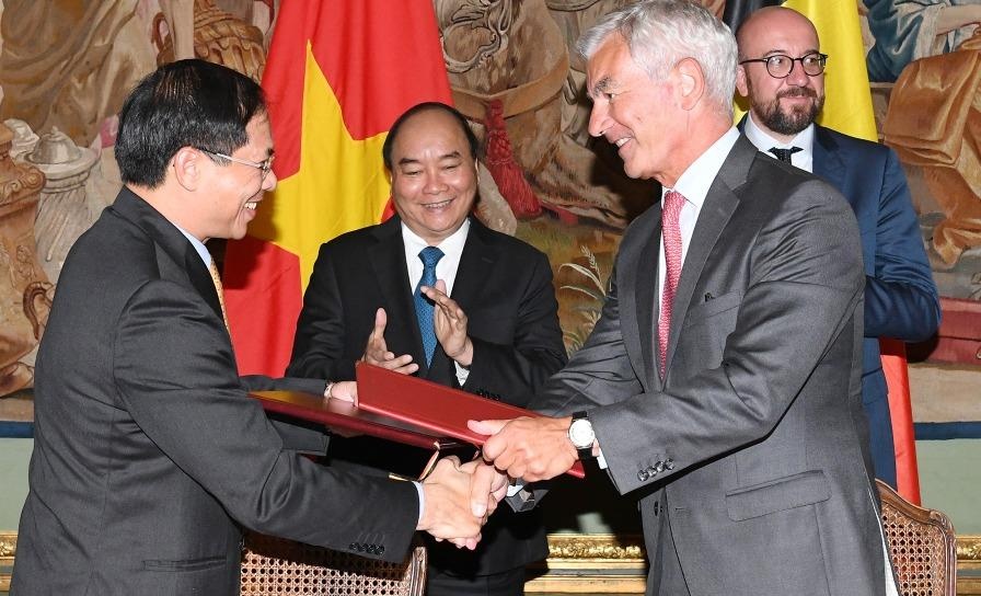 Thu tuong Nguyen Xuan Phuc va thu tuong Bi du hop bao chung hinh anh