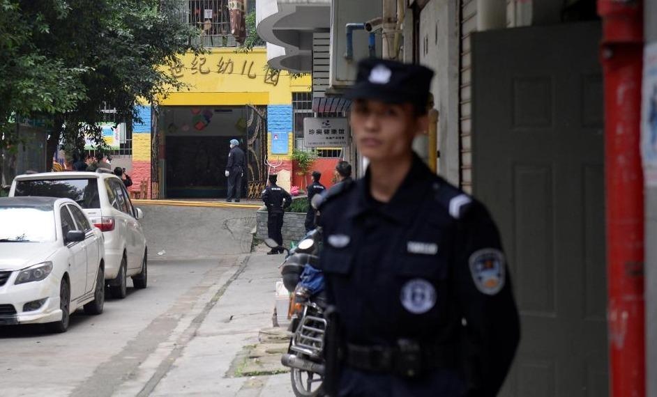 Dam dao tai truong mau giao Trung Quoc, 14 tre bi thuong hinh anh