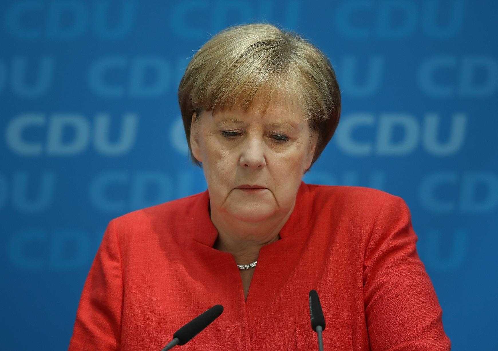 Ba Merkel tu bo ghe lanh dao dang sau 18 nam nam quyen hinh anh