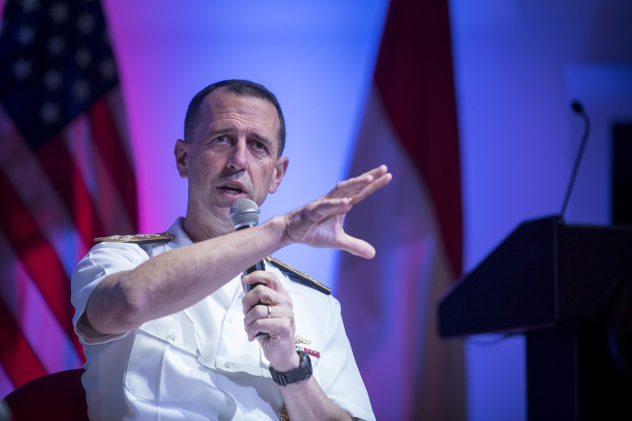 do doc John Richardson anh 1