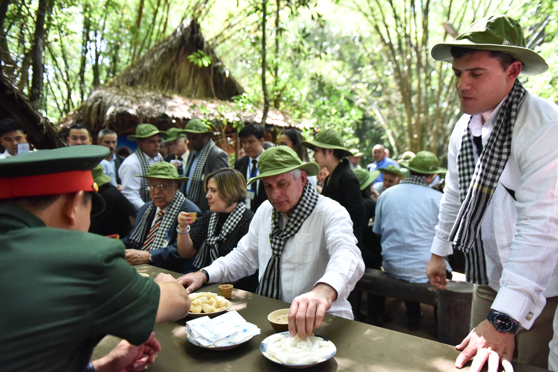 chu tich Cuba tham Cu Chi anh 4