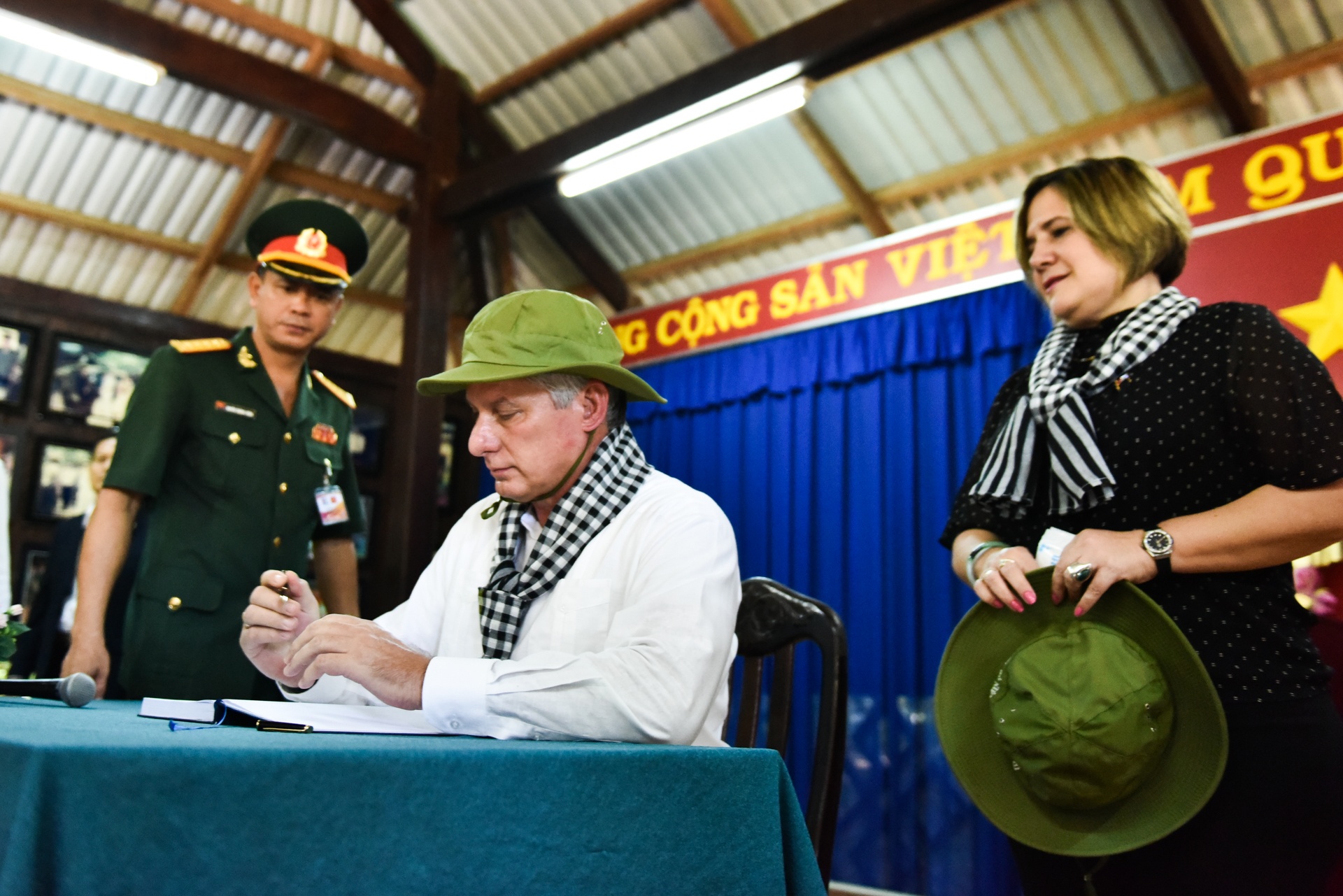 chu tich Cuba tham Cu Chi anh 9