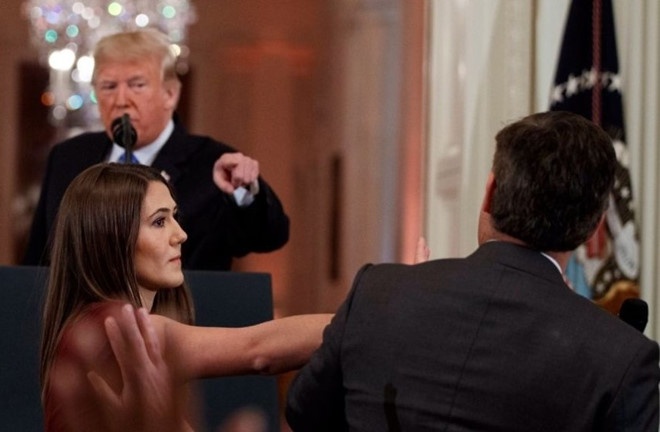 Trump cam phong vien CNN toi Nha Trang anh 2