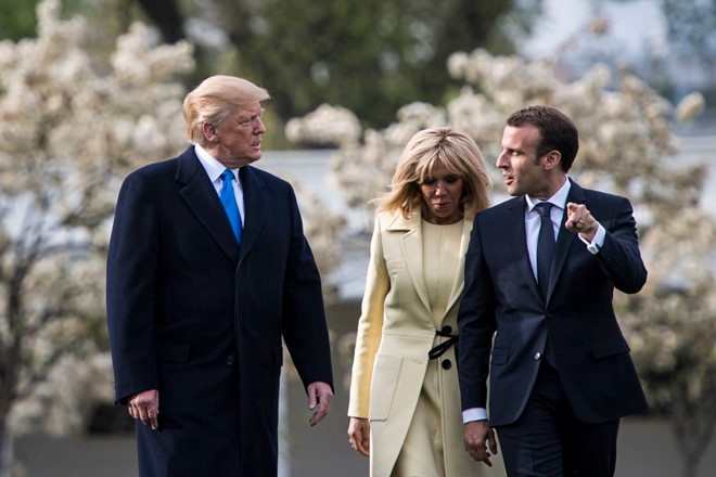 Trump mia mai tong thong Phap anh 1