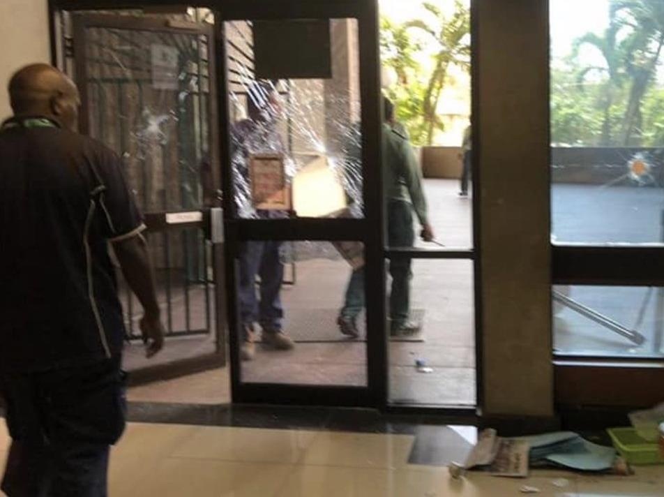 Quoc hoi Papua New Guinea hu hai sau vu dap pha cua canh sat hinh anh