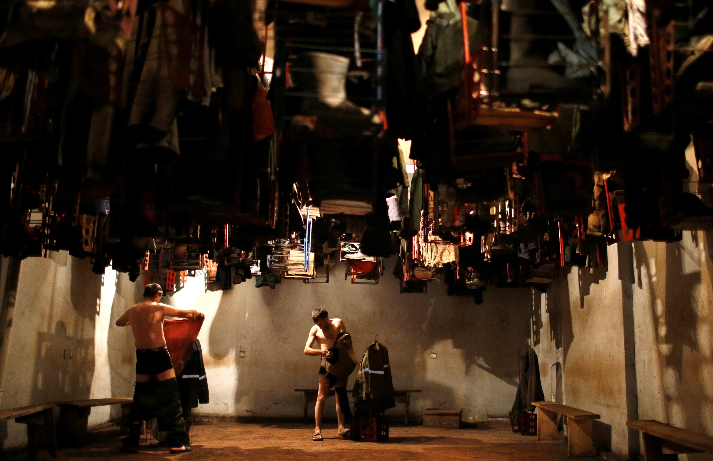 danh cuoc voi tu than duoi ham mo anh 10