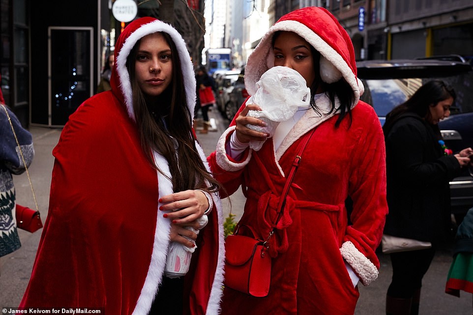 ong gia noel noi loan anh 2