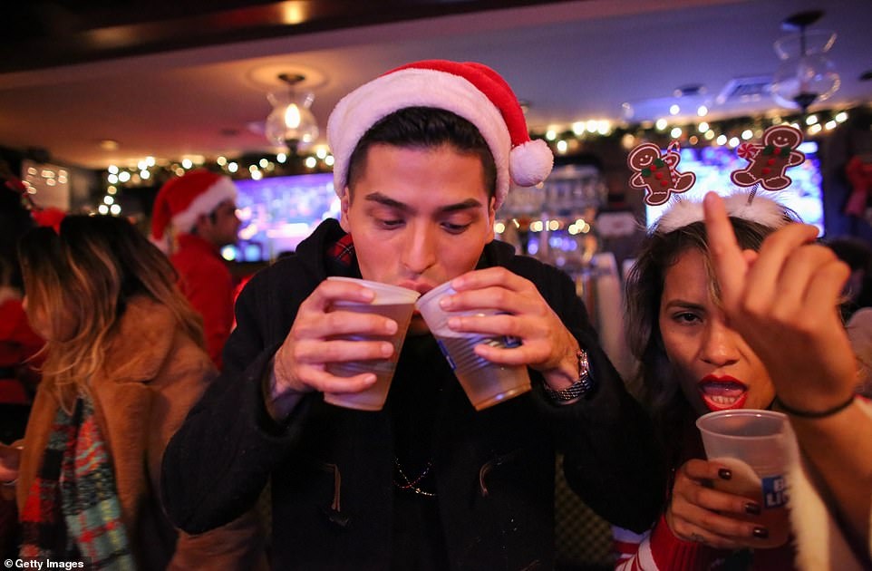 ong gia noel noi loan anh 3