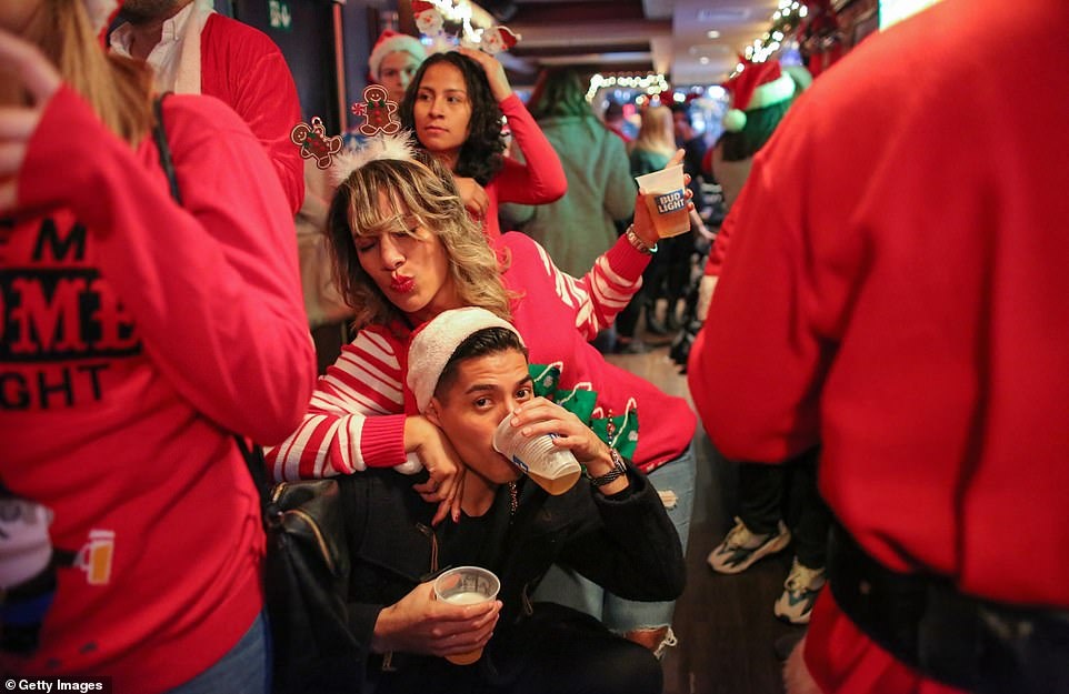 ong gia noel noi loan anh 4