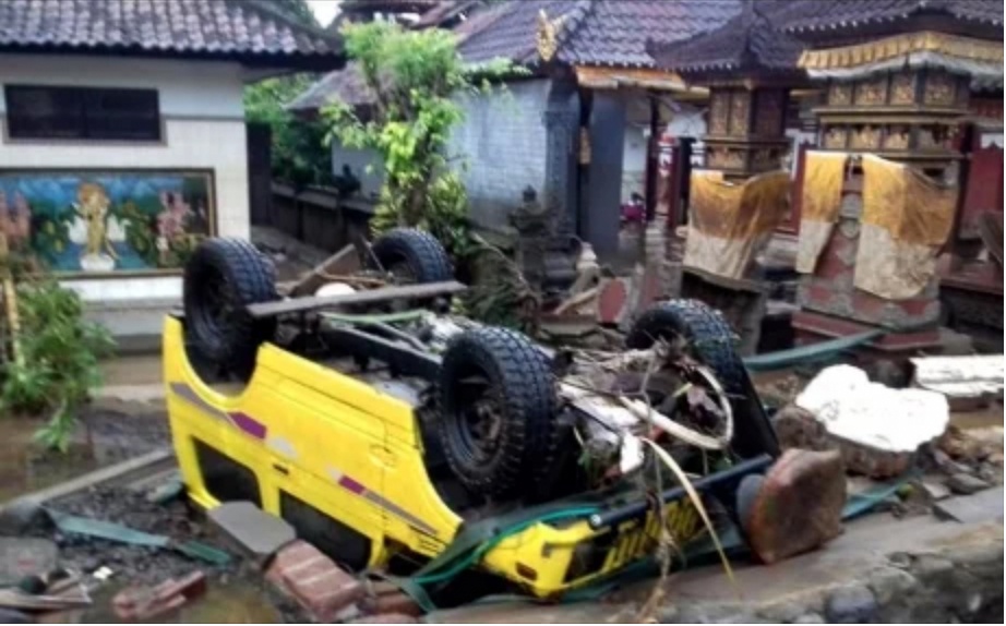 Duyen hai Indonesia tan hoang sau song than do nui lua hinh anh