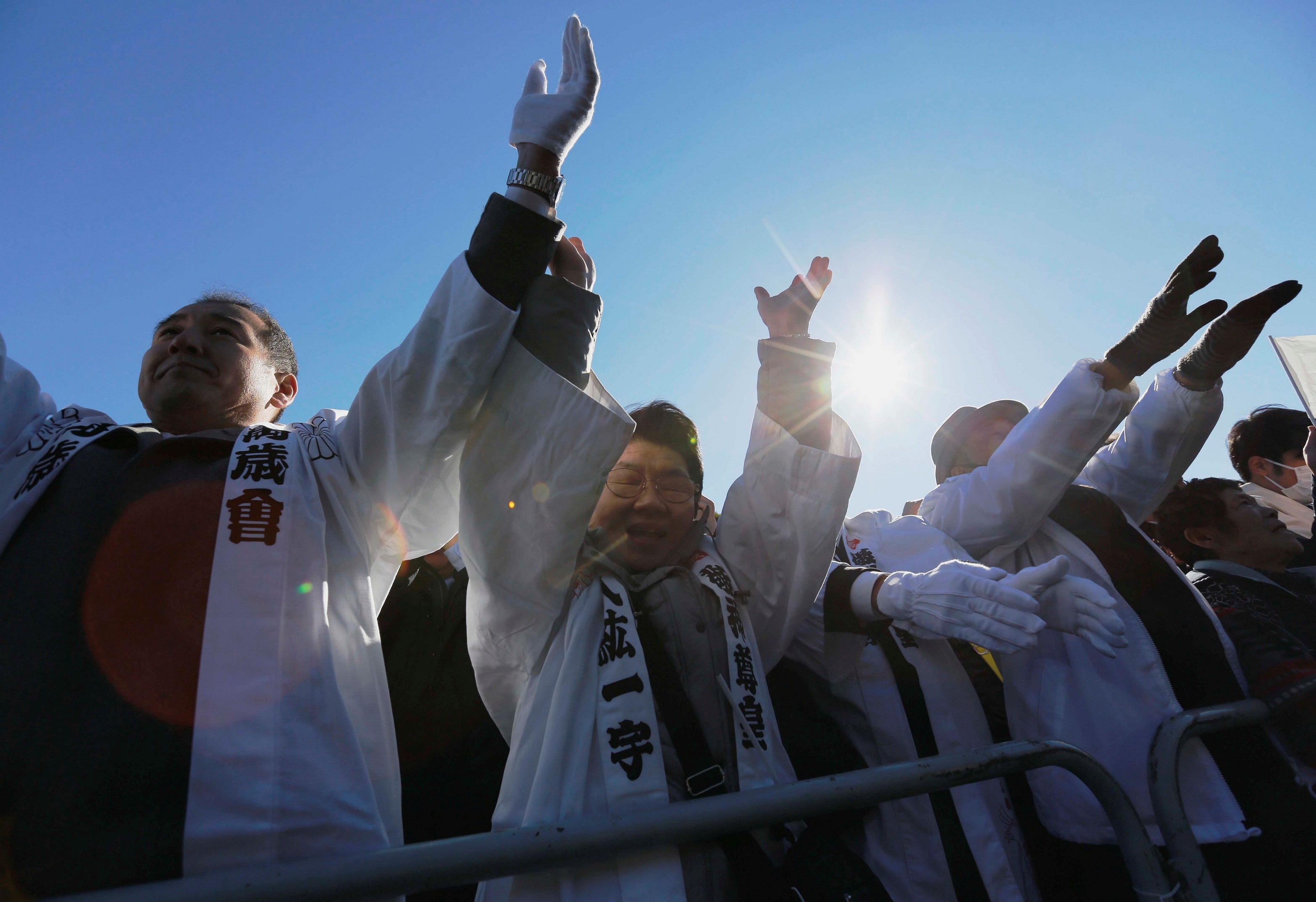 90.000 nguoi ho 'van tue' khi Nhat hoang chuc nam moi lan cuoi hinh anh