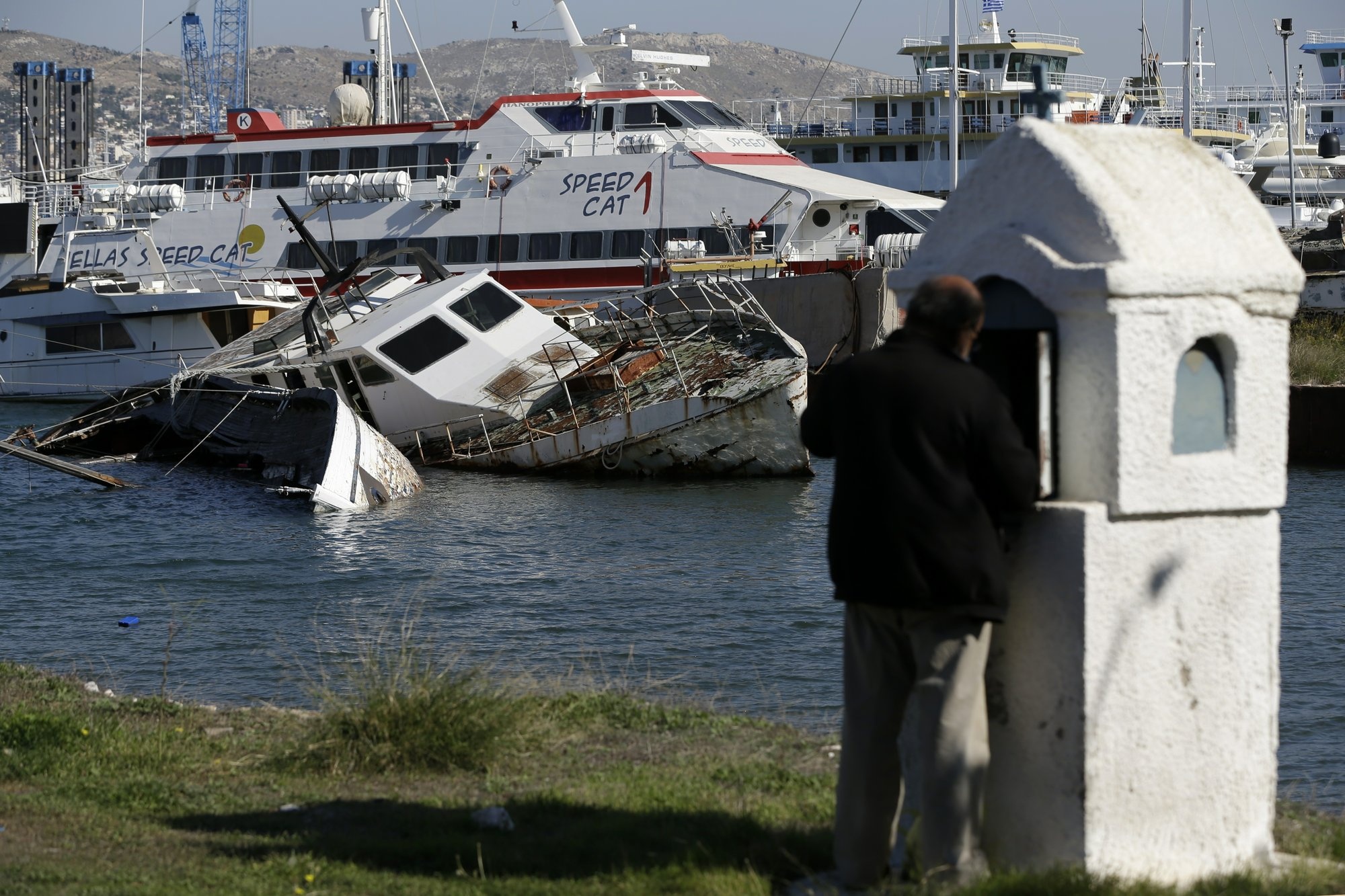 nghia dia tau bien anh 4