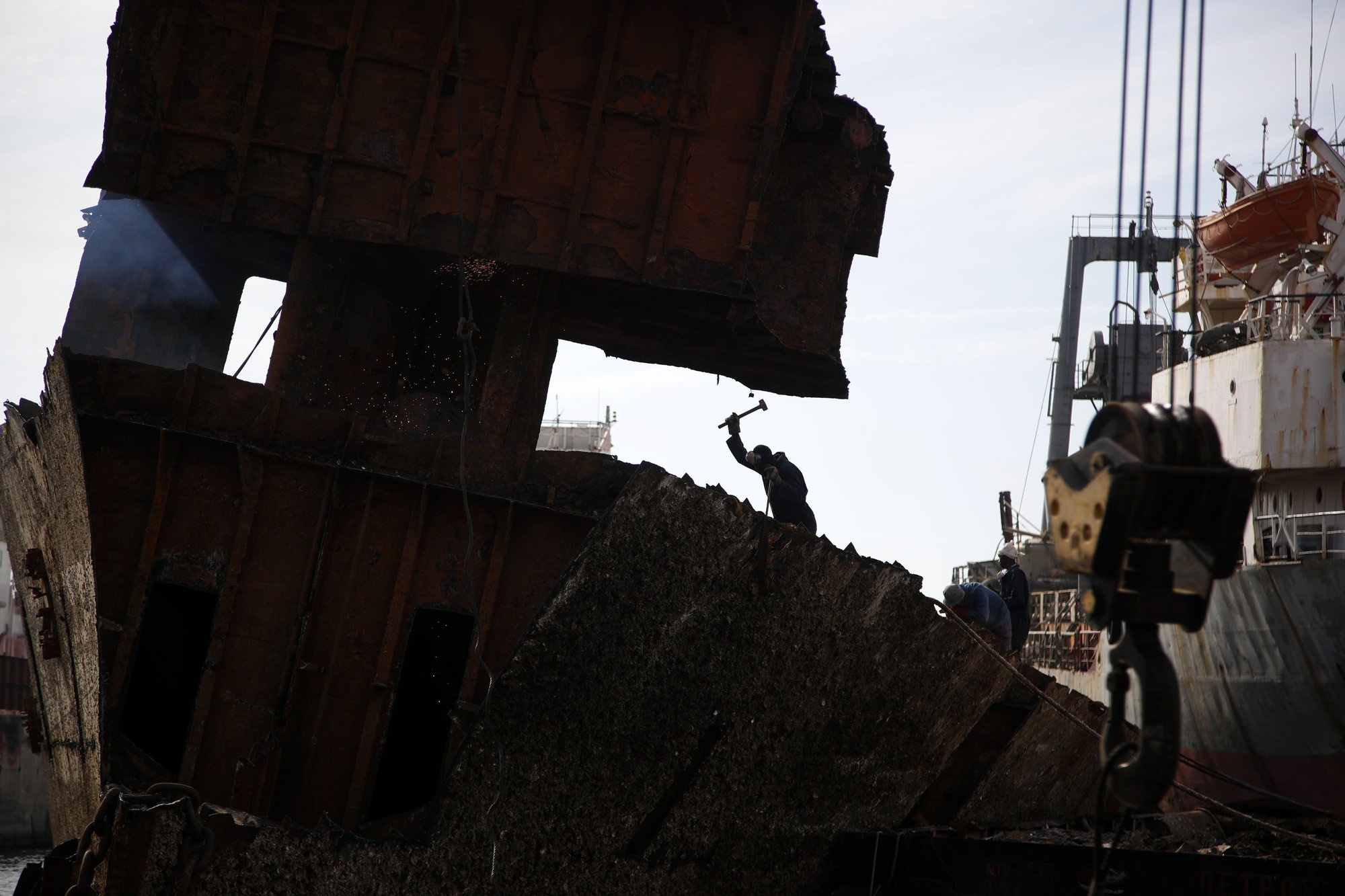 nghia dia tau bien anh 9